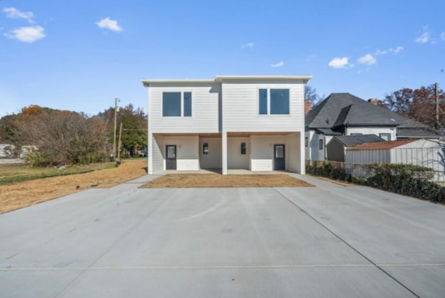 view of front of property