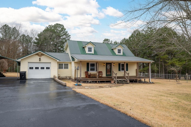 view of front facade featuring a garage, a front lawn, and a porch