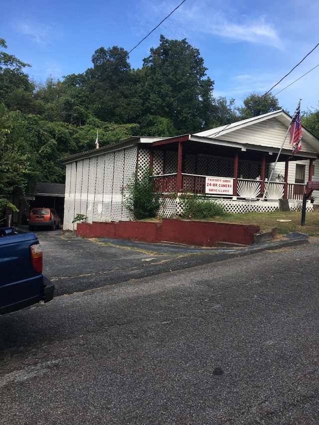 view of front of property with a porch