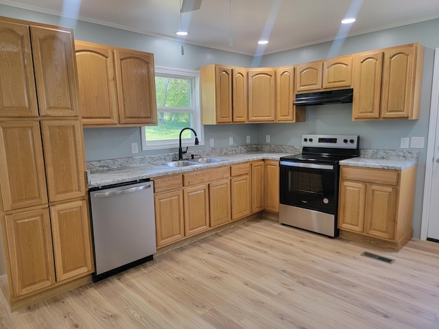 kitchen with light wood-style flooring, visible vents, under cabinet range hood, a sink, and stainless steel appliances