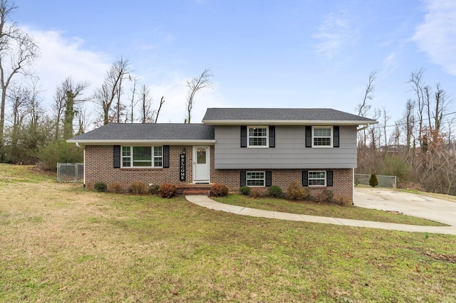 tri-level home featuring a front lawn