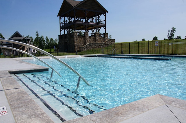 view of swimming pool featuring a yard