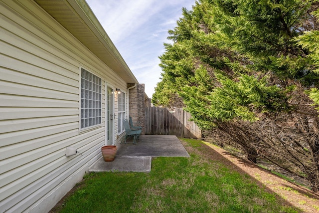 view of yard with a patio area