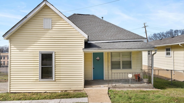 view of front of home featuring a porch and a front lawn