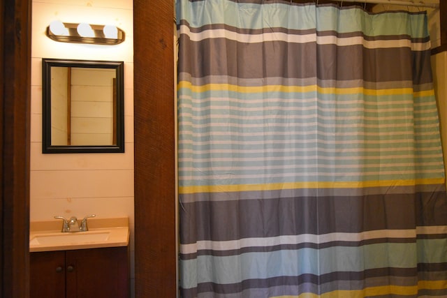 bathroom featuring vanity and a shower with shower curtain