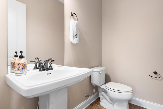 bathroom featuring sink and toilet