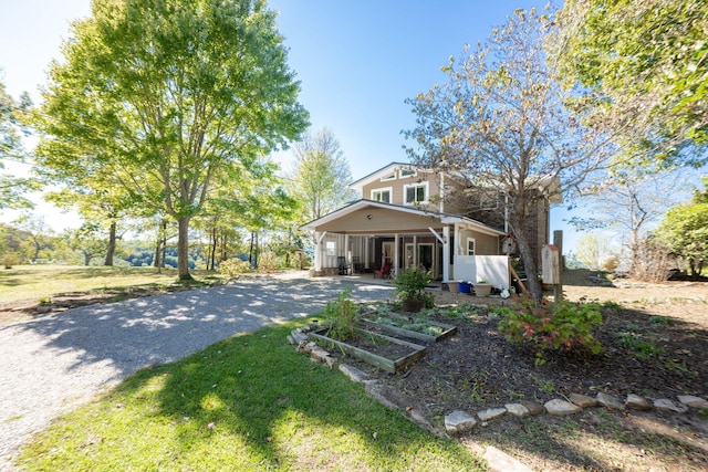 view of front of property with a front lawn