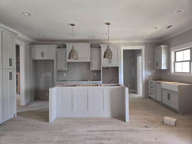 1646 Ritz Way Unit 4, Soddy Daisy, TN 37379 - kitchen featuring ornamental molding, a kitchen island, light wood-type flooring, recessed lighting, and decorative light fixtures