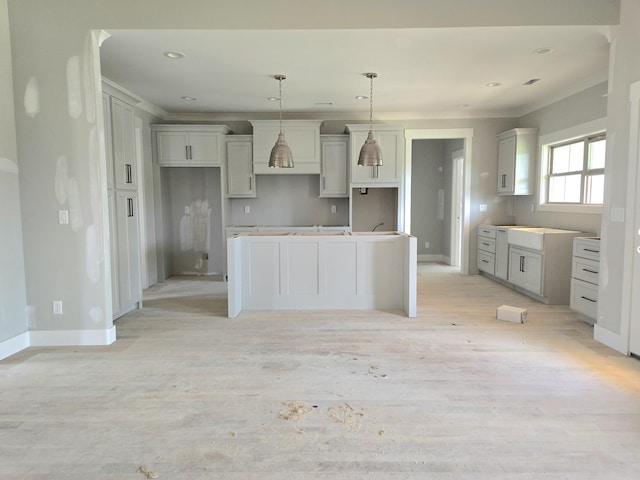1646 Ritz Way Unit 4, Soddy Daisy, TN 37379 - kitchen featuring ornamental molding, light wood finished floors, decorative light fixtures, recessed lighting, and a kitchen island