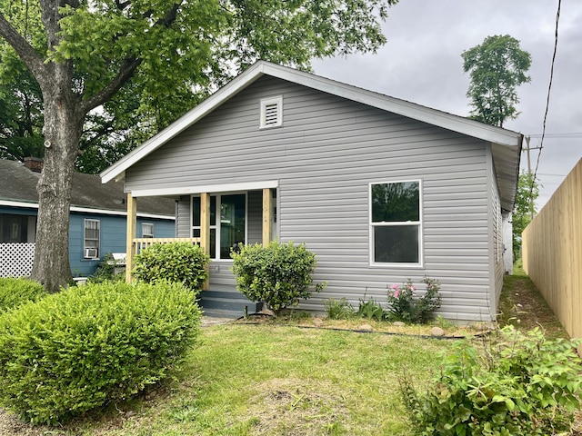 1013 Peachtree St, Chattanooga, TN 37404 - view of front of property featuring a porch and a front yard