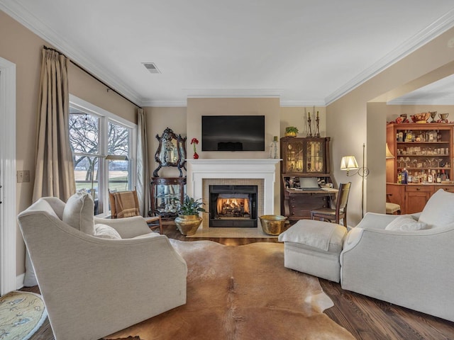 living room featuring dark wood-type flooring and crown molding