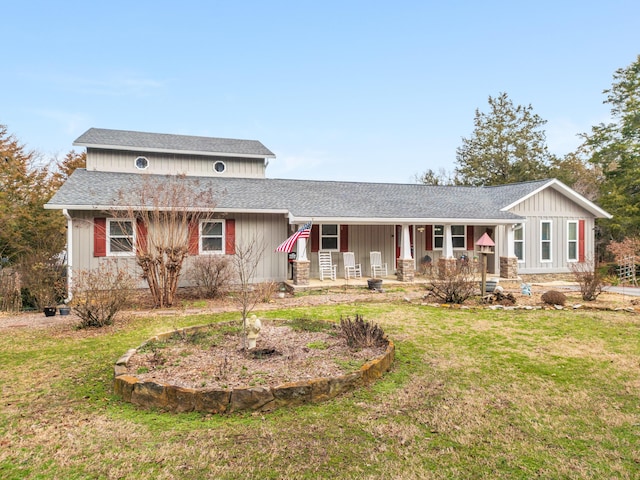 view of front of house with covered porch and a front lawn