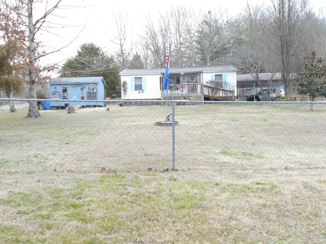 exterior space featuring a front yard