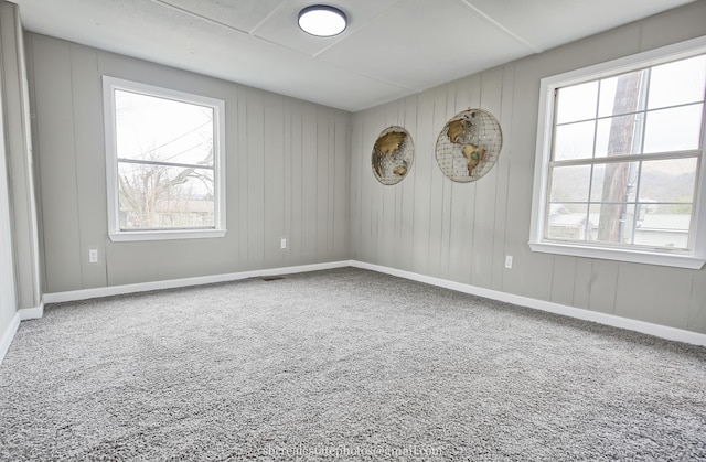 spare room with carpet flooring