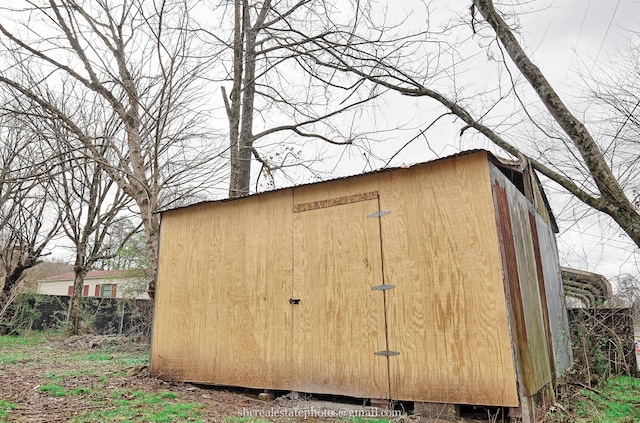 view of outdoor structure
