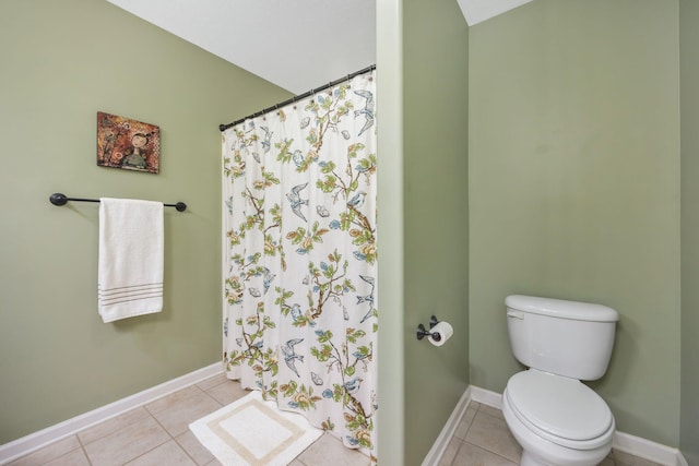 bathroom featuring baseboards, a shower with curtain, toilet, and tile patterned floors