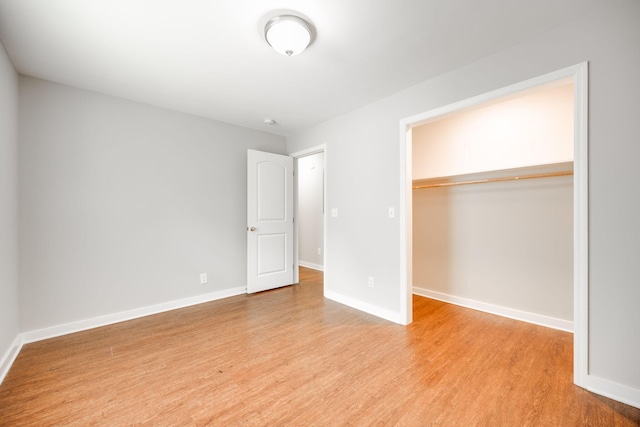 unfurnished bedroom featuring light wood-type flooring and a closet