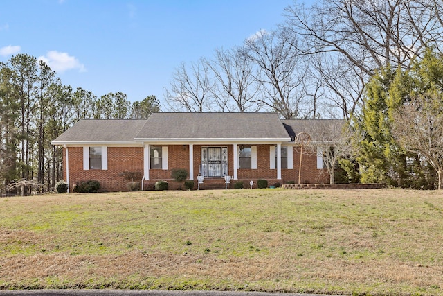 single story home featuring a front lawn