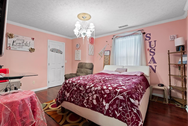 bedroom with a chandelier, crown molding, a textured ceiling, and dark hardwood / wood-style floors