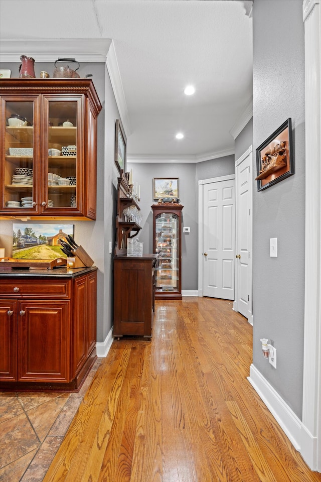 bar with baseboards, recessed lighting, light wood-type flooring, and crown molding