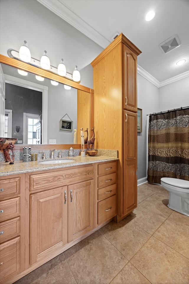 full bathroom with toilet, a shower with shower curtain, vanity, visible vents, and crown molding