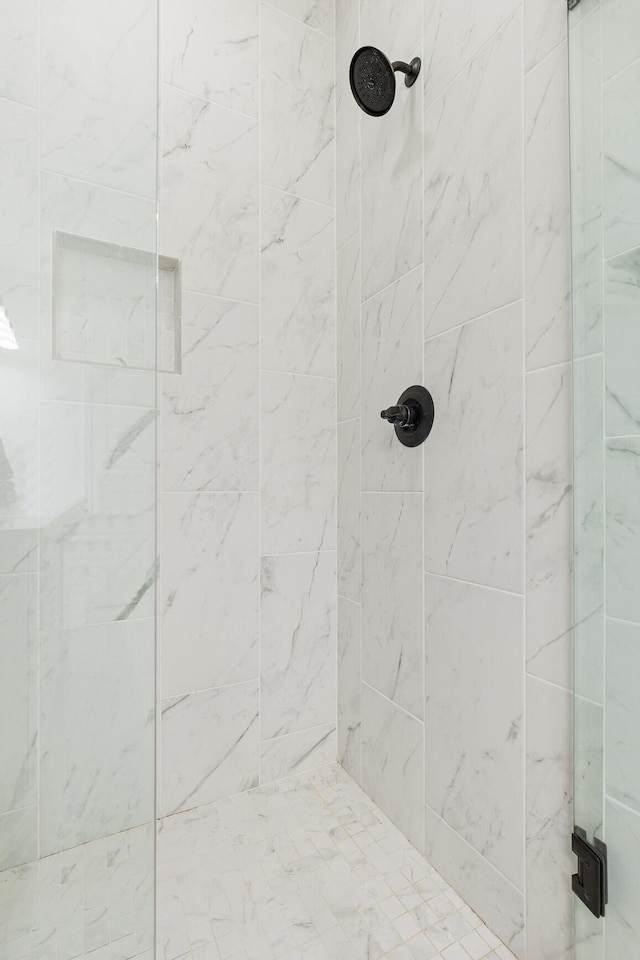 4700 Creek Point Ln, Signal Mountain, TN 37377 - bathroom with tiled shower