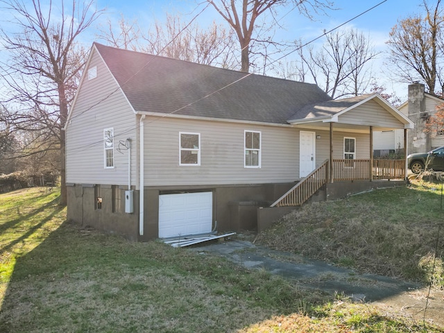 view of front of home featuring an attached garage, covered porch, a shingled roof, and a front lawn