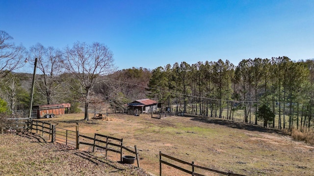 view of yard featuring an outdoor structure and a rural view