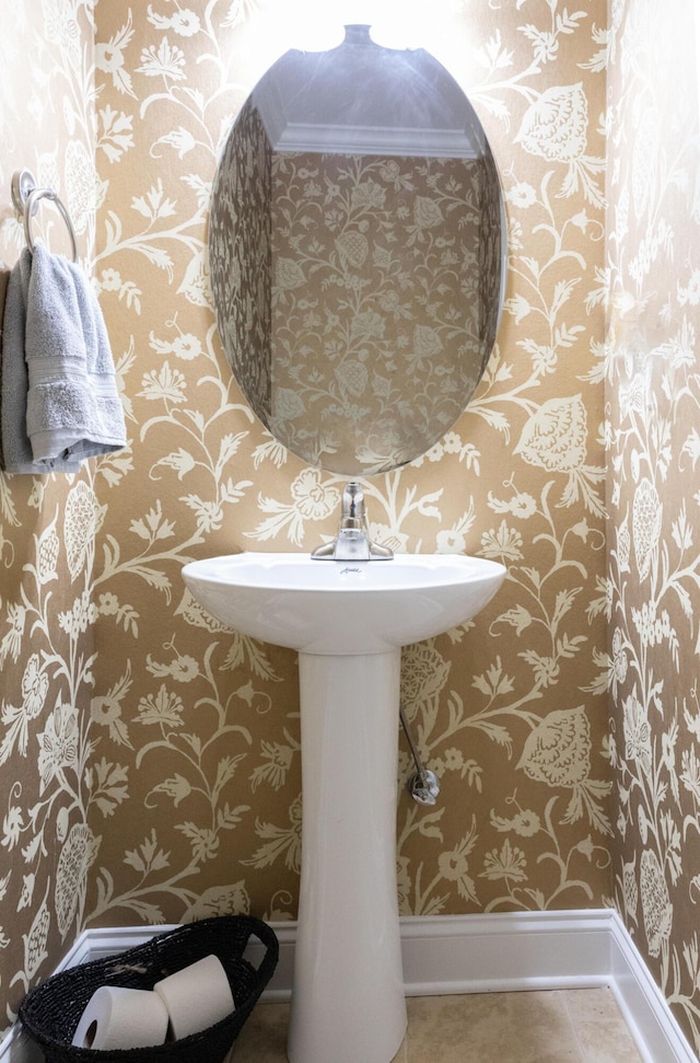 bathroom featuring baseboards and tile patterned floors