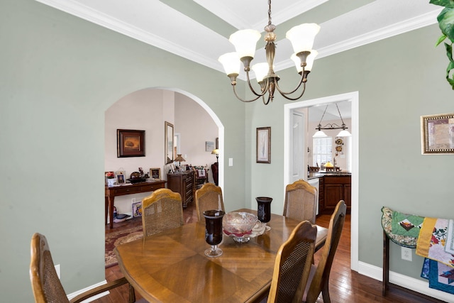 dining space with dark wood-style floors, arched walkways, crown molding, and an inviting chandelier