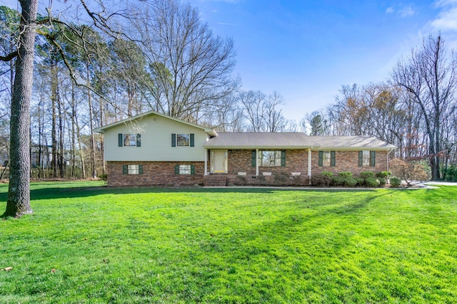 tri-level home with a front lawn