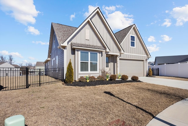 view of front of house featuring a front lawn and a garage