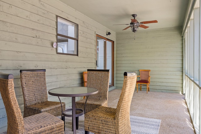 sunroom with ceiling fan