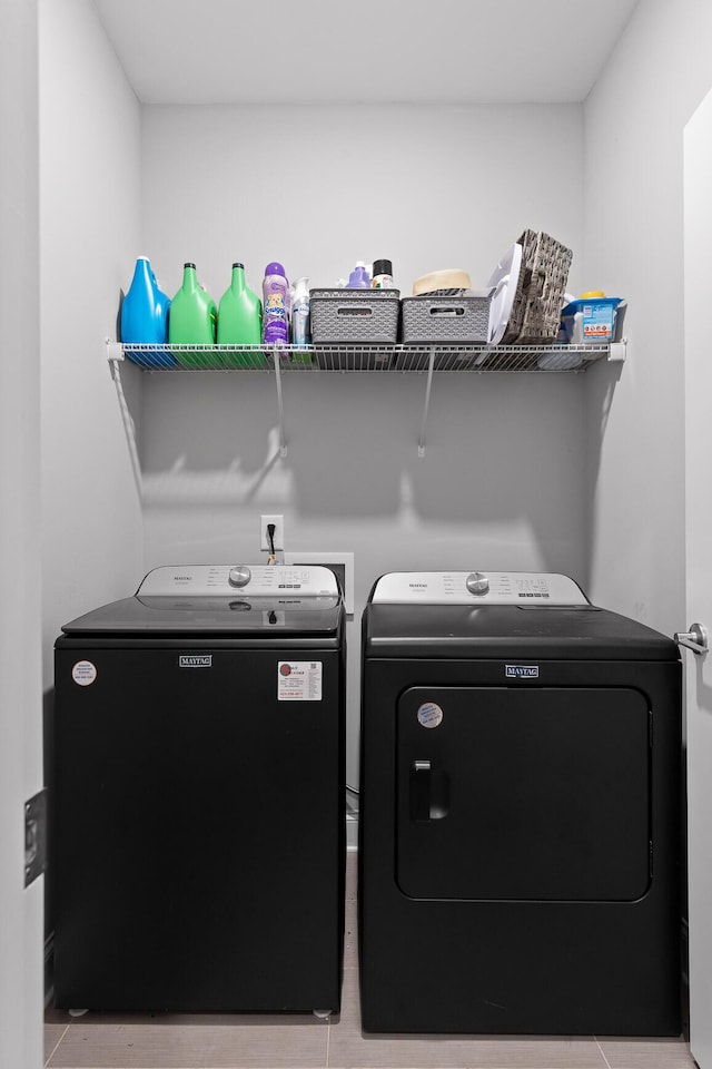 laundry room with laundry area, independent washer and dryer, and tile patterned flooring