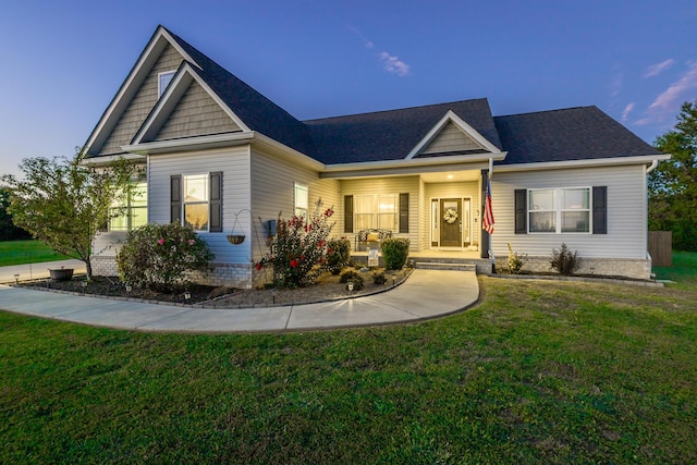 view of front of property featuring covered porch and a front lawn