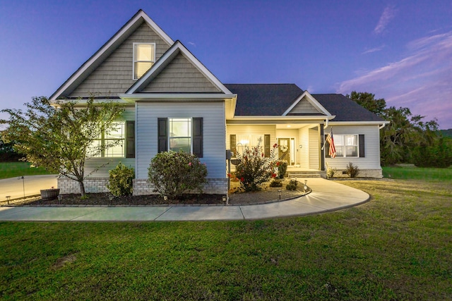 view of front facade with a front lawn