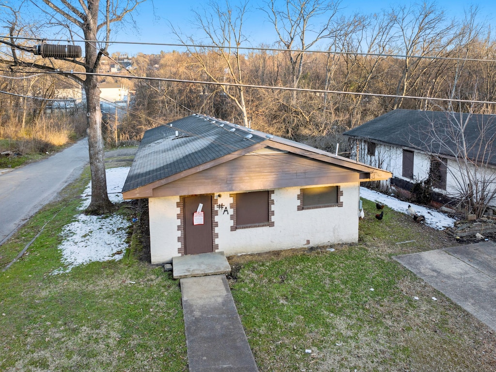 view of front of home with a front yard