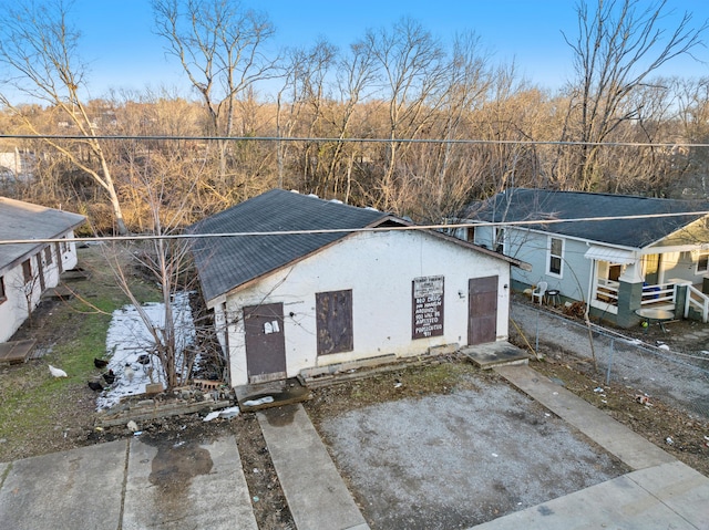 view of front of house with a garage, driveway, and fence