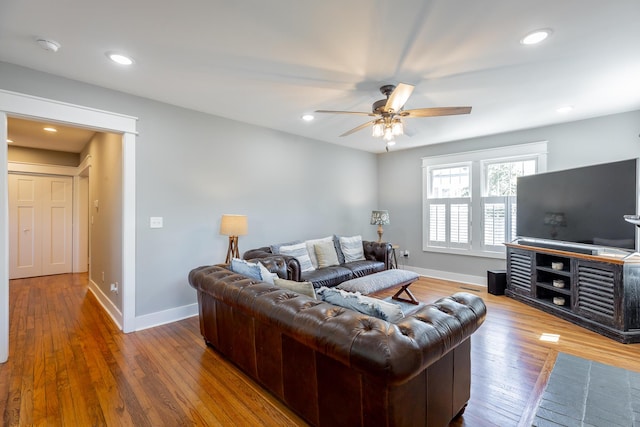 living area with ceiling fan, baseboards, wood finished floors, and recessed lighting