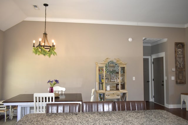 dining space with visible vents, dark wood-style flooring, an inviting chandelier, vaulted ceiling, and crown molding