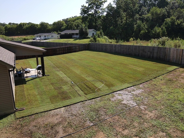 view of yard featuring a fenced backyard