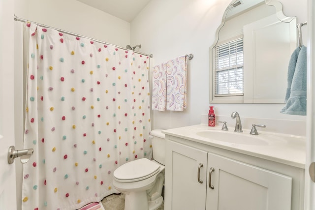 full bath with toilet, shower / bath combo with shower curtain, vanity, and visible vents