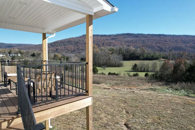 view of yard with a wooded view and a mountain view