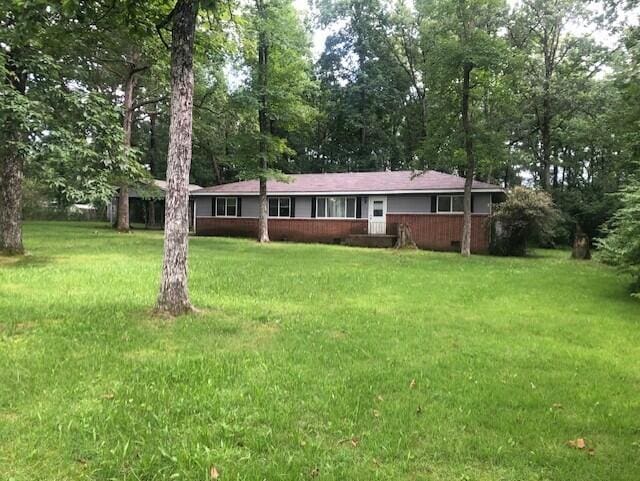 3911 Umbarger Ln Unit 4-5-6, Signal Mountain, TN 37377 - ranch-style house with a front lawn