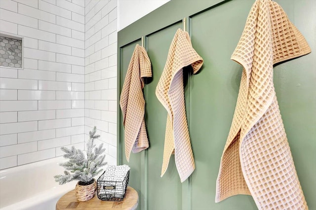 room details featuring a washtub