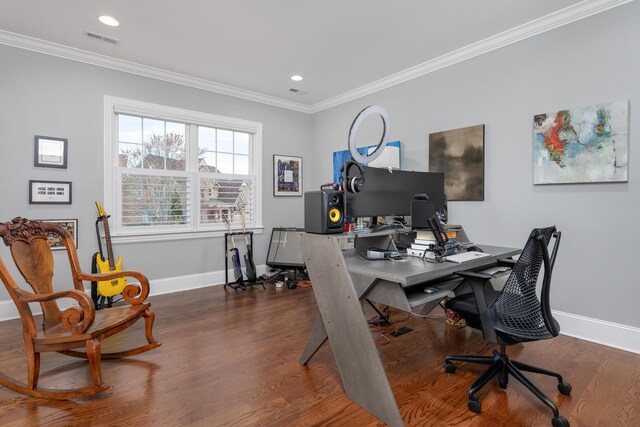 619 Hill Pointe Ln, Chattanooga, TN 37405 - home office featuring recessed lighting, visible vents, baseboards, ornamental molding, and wood finished floors