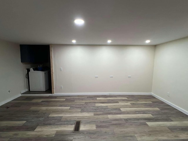 basement with recessed lighting, washer / clothes dryer, visible vents, wood finished floors, and baseboards