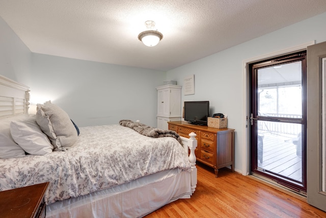 bedroom featuring light wood-style floors and a textured ceiling