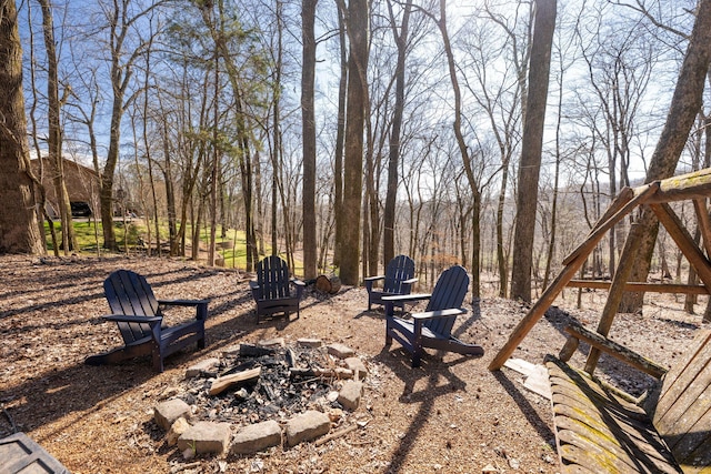 view of yard featuring a fire pit