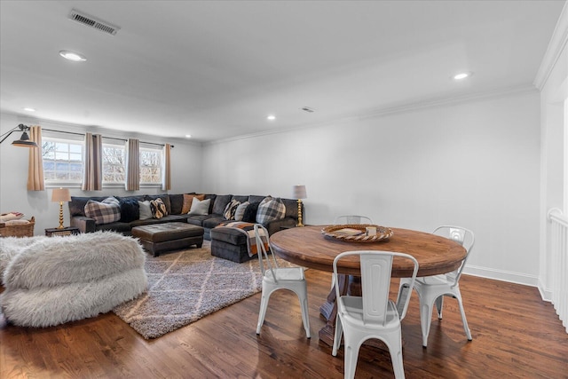 living room with crown molding, recessed lighting, visible vents, wood finished floors, and baseboards